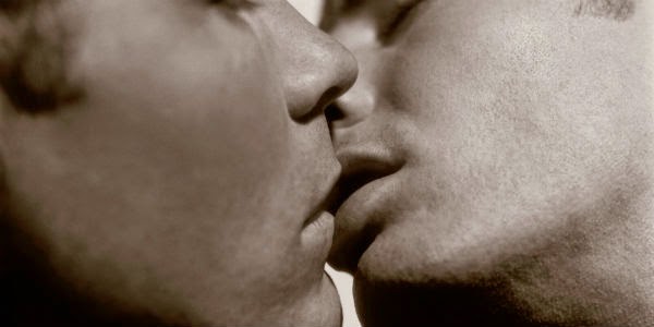 Gay Relationships: The Importance of Kissing To Gay Men image